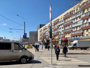 Уменьшенные дорожные знаки в Москве