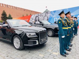 Впервые в России парад победы принимался на отечественных автомобилях