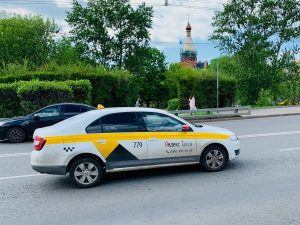 Клиенты «Яндекс.Такси» смогут включать свою музыку в машине