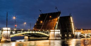 Закрытие моста через Неву: как разведут транспортные потоки?