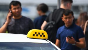 Стоимость поездки и ожидания такси увеличится в 4-5 раз: как на отрасль повлияет новый закон