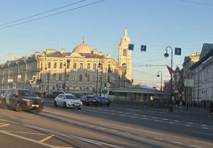 Анализ критериев оценки качества общественного транспорта: предсказуемость и временные параметры